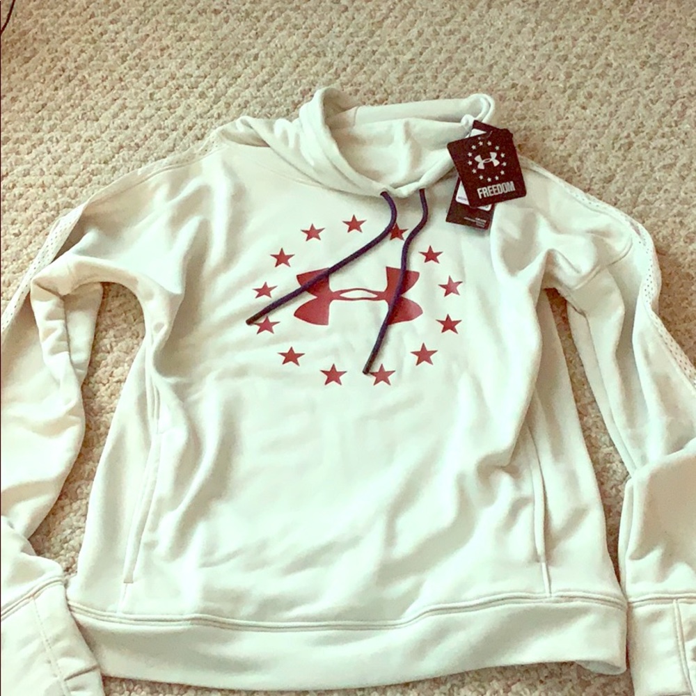 ❣️New with tags Under Armour Freedom pullover❣️